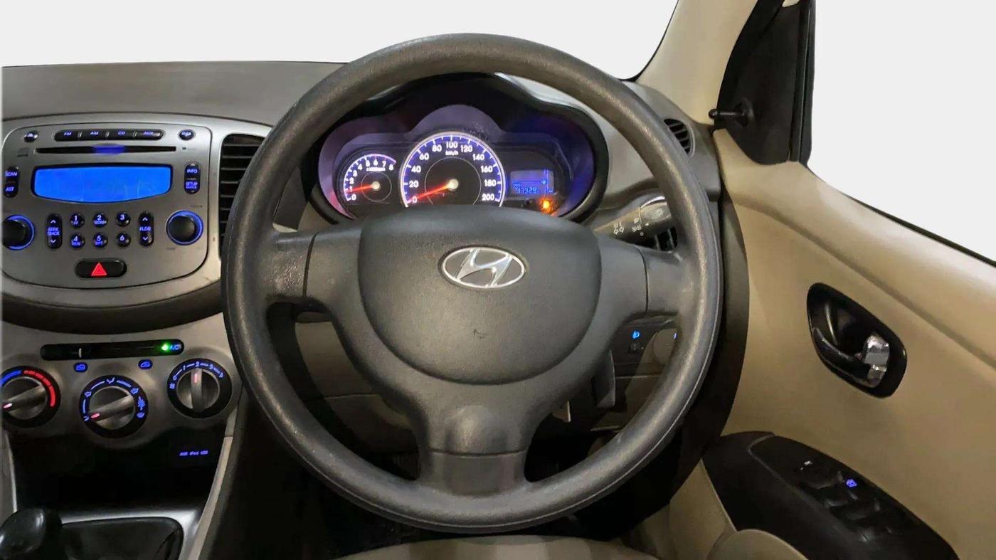 2015 Hyundai i10 SPORTZ 1.1, Petrol, Manual, 47,968 km, Steering Wheel Close Up