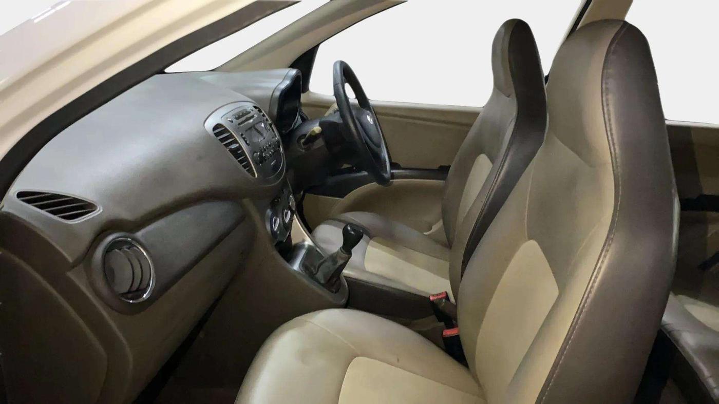2015 Hyundai i10 SPORTZ 1.1, Petrol, Manual, 47,968 km, Right Side Front Door Cabin