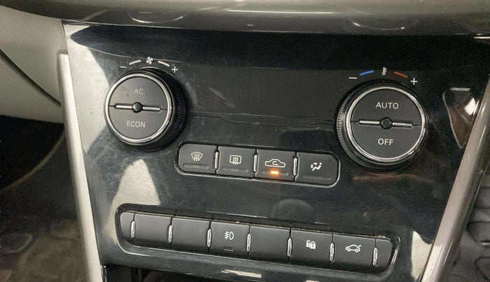 2019 Tata NEXON XZA PLUS PETROL, Petrol, Automatic, 29,974 km, AC Unit - Directional switch has minor damage