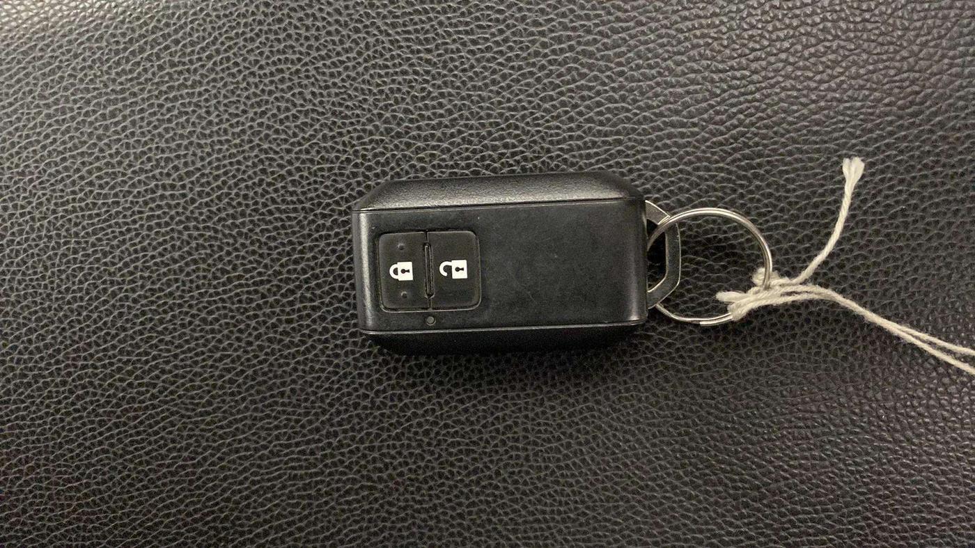 2022 Maruti BREZZA ZXI + SMART HYBRID DUAL TONE, Petrol, Manual, 42,409 km, Key Close Up