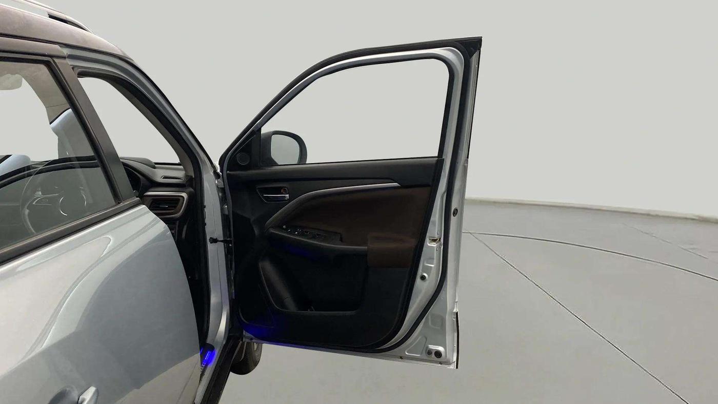 2022 Maruti BREZZA ZXI + SMART HYBRID DUAL TONE, Petrol, Manual, 42,409 km, RHS Front Door