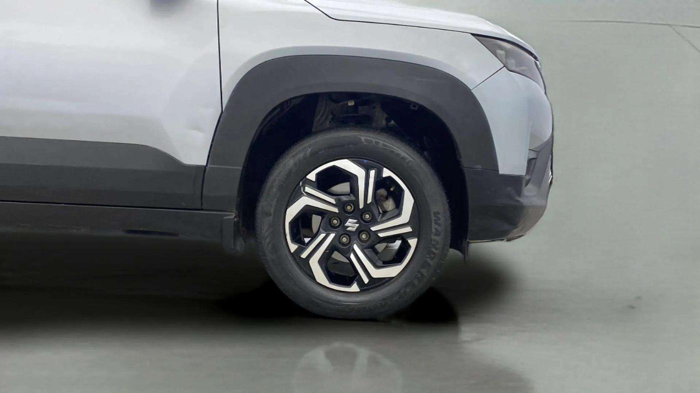 2022 Maruti BREZZA ZXI + SMART HYBRID DUAL TONE, Petrol, Manual, 42,409 km, Right Front Wheel
