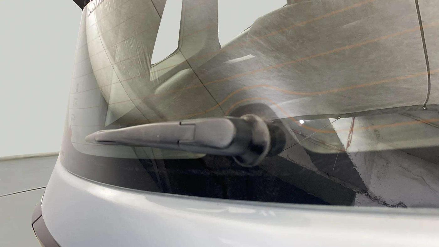 2022 Maruti BREZZA ZXI + SMART HYBRID DUAL TONE, Petrol, Manual, 42,409 km, Rear Wiper