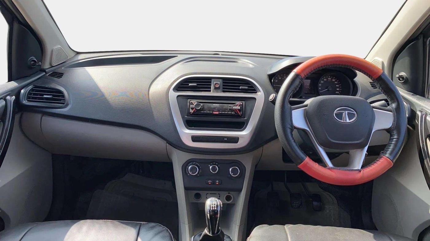 2016 Tata Tiago XM PETROL, Petrol, Manual, 45,563 km, Dashboard