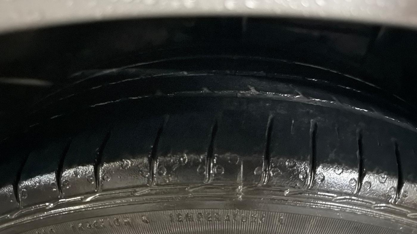 2020 Maruti Ciaz ALPHA  AT 1.5 SHVS PETROL, Petrol, Automatic, 45,678 km, Right Front Tyre Tread