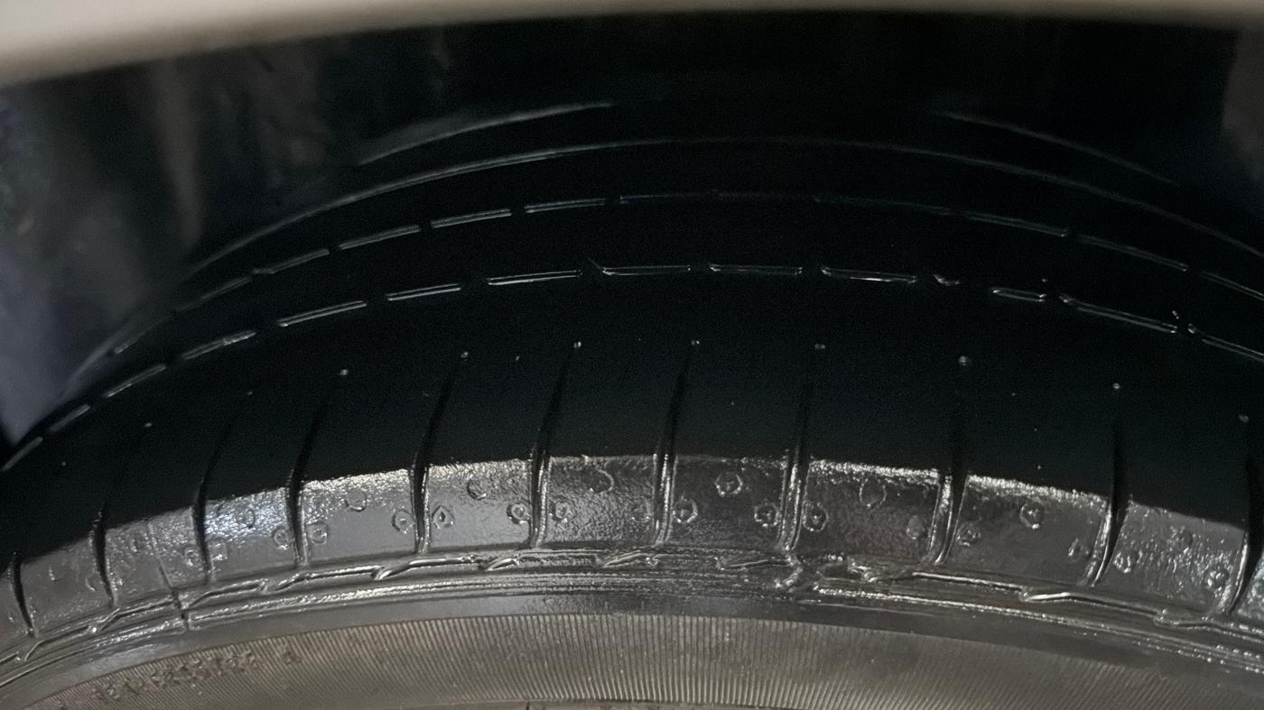 2020 Maruti Ciaz ALPHA  AT 1.5 SHVS PETROL, Petrol, Automatic, 45,678 km, Left Rear Tyre Tread