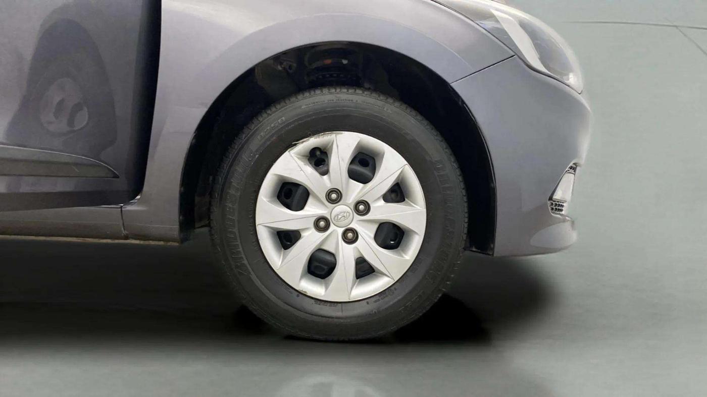 2015 Hyundai Elite i20 SPORTZ 1.2, Petrol, Manual, 45,046 km, Right Front Wheel