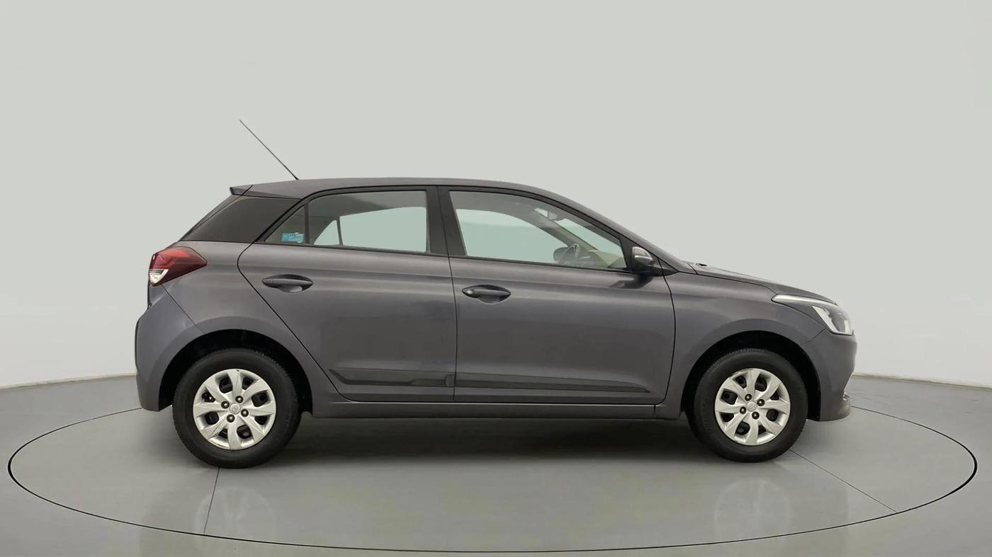 2015 Hyundai Elite i20 SPORTZ 1.2, Petrol, Manual, 45,046 km, Right Side View