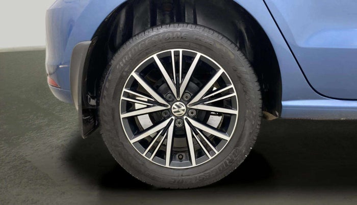 2017 Volkswagen Polo HIGHLINE1.2L, Petrol, Manual, 59,572 km, Right Rear Wheel