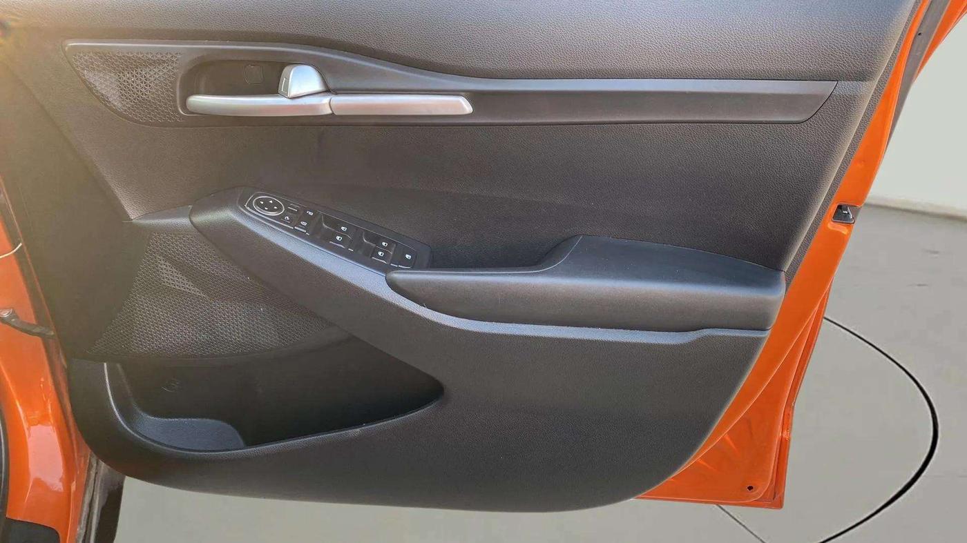 2020 KIA SELTOS HTK PLUS AT 1.5 DIESEL, Diesel, Automatic, 69,772 km, Driver Side Door Panels Control