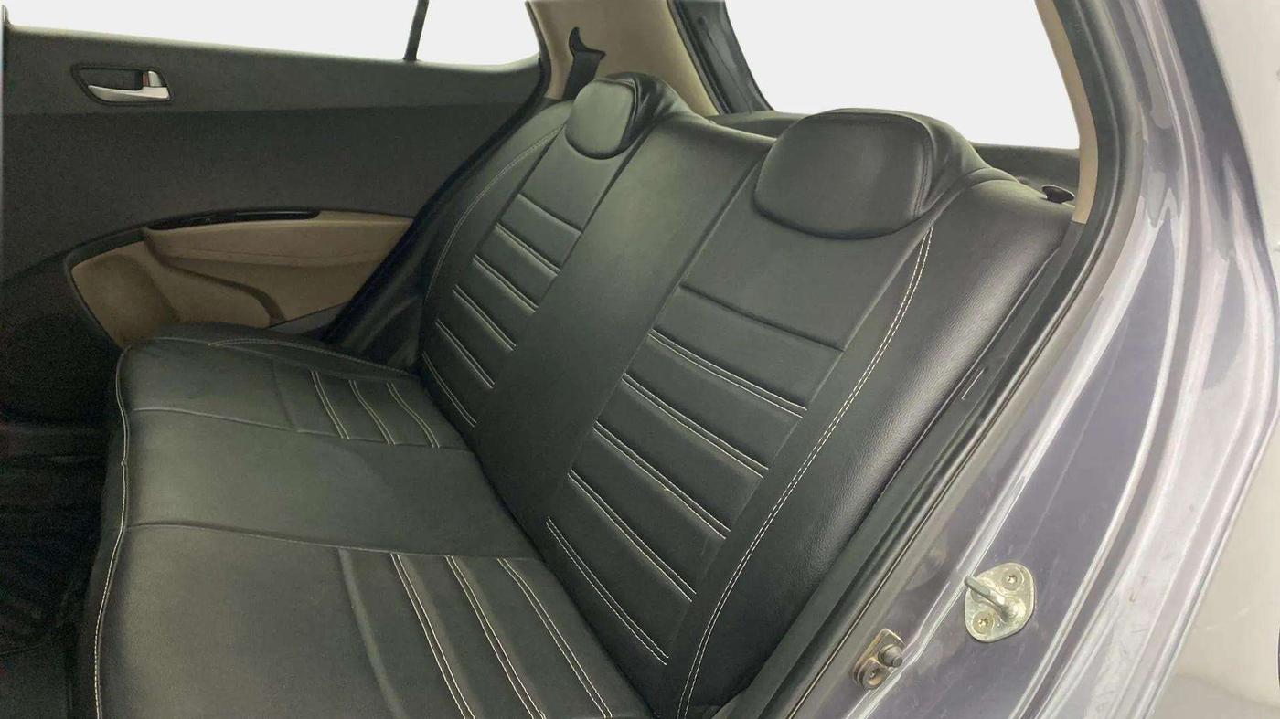 2016 Hyundai Grand i10 SPORTZ 1.2 KAPPA VTVT, CNG, Manual, 79,364 km, Right Side Rear Door Cabin