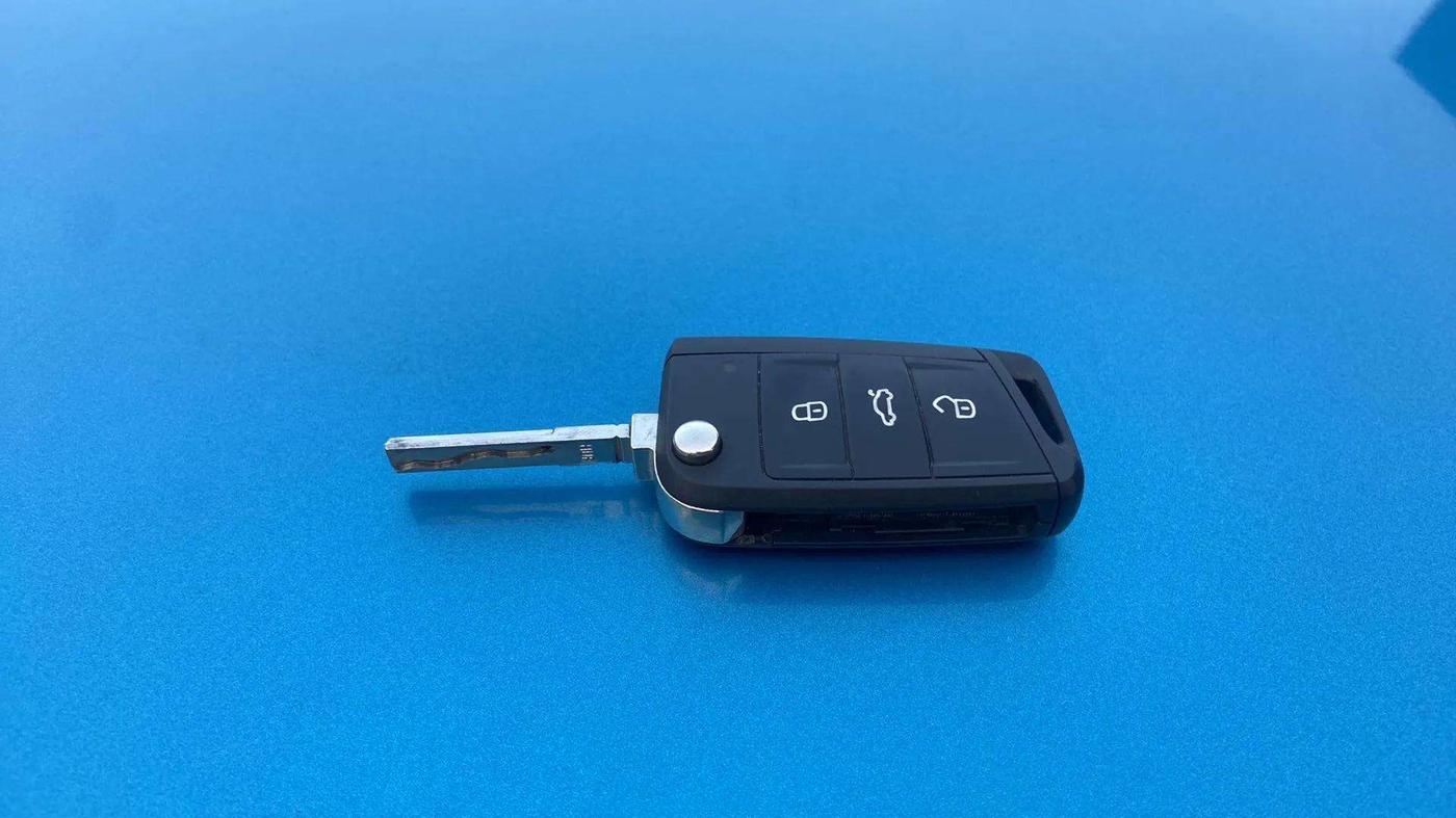 2022 Skoda SLAVIA ACTIVE 1.0L TSI MT, Petrol, Manual, 14,331 km, Key Close Up