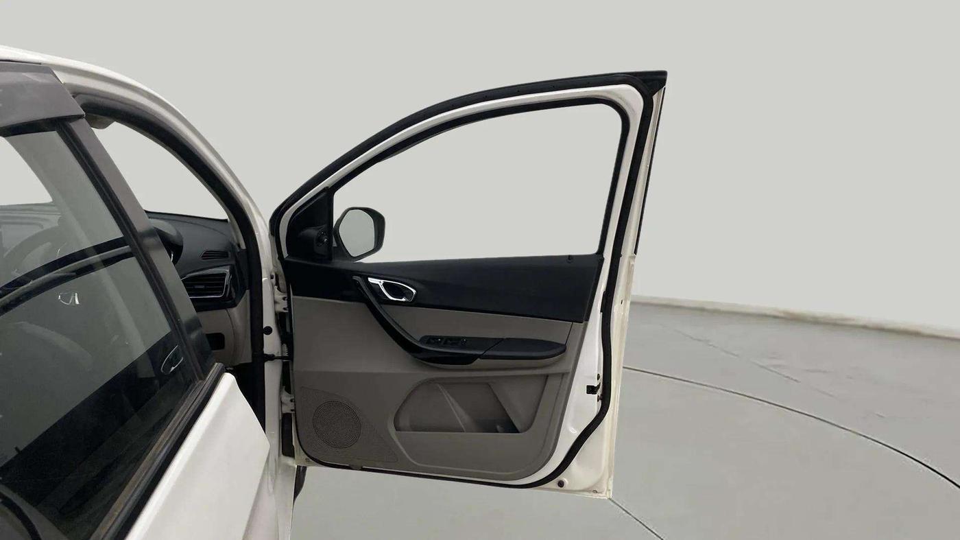 2019 Tata Tiago XZ PETROL, Petrol, Manual, 23,798 km, RHS Front Door