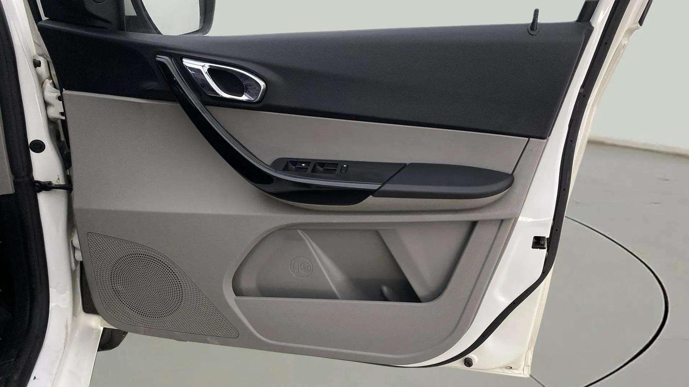 2019 Tata Tiago XZ PETROL, Petrol, Manual, 23,798 km, Driver Side Door Panels Control