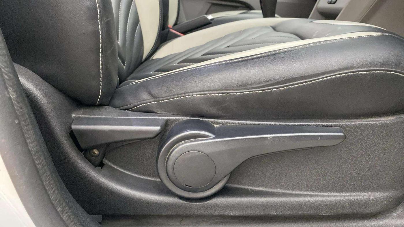 2019 Tata Tiago XZ PETROL, Petrol, Manual, 23,798 km, Driver Side Adjustment Panel