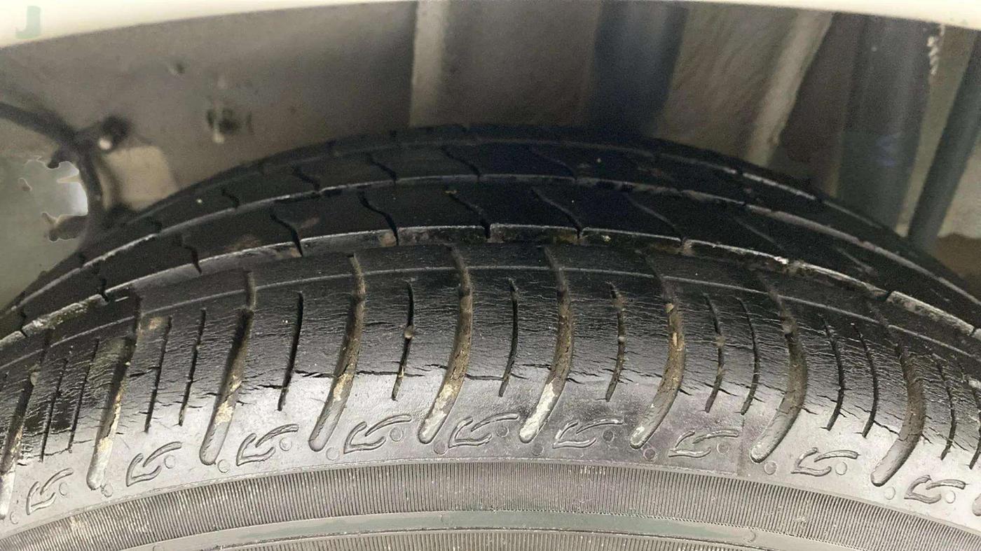 2019 Tata Tiago XZ PETROL, Petrol, Manual, 23,798 km, Left Rear Tyre Tread
