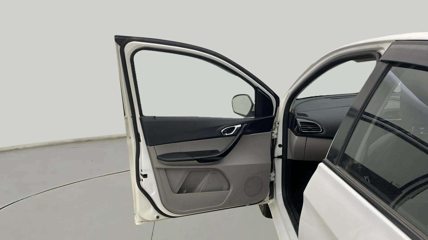 2019 Tata Tiago XZ PETROL, Petrol, Manual, 23,798 km, LHS Front Door