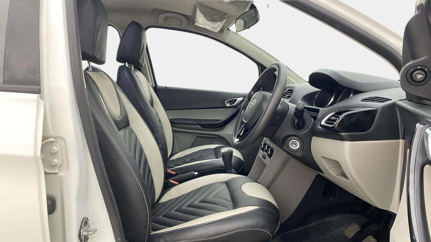 2019 Tata Tiago XZ PETROL, Petrol, Manual, 23,798 km, Right Side Front Door Cabin