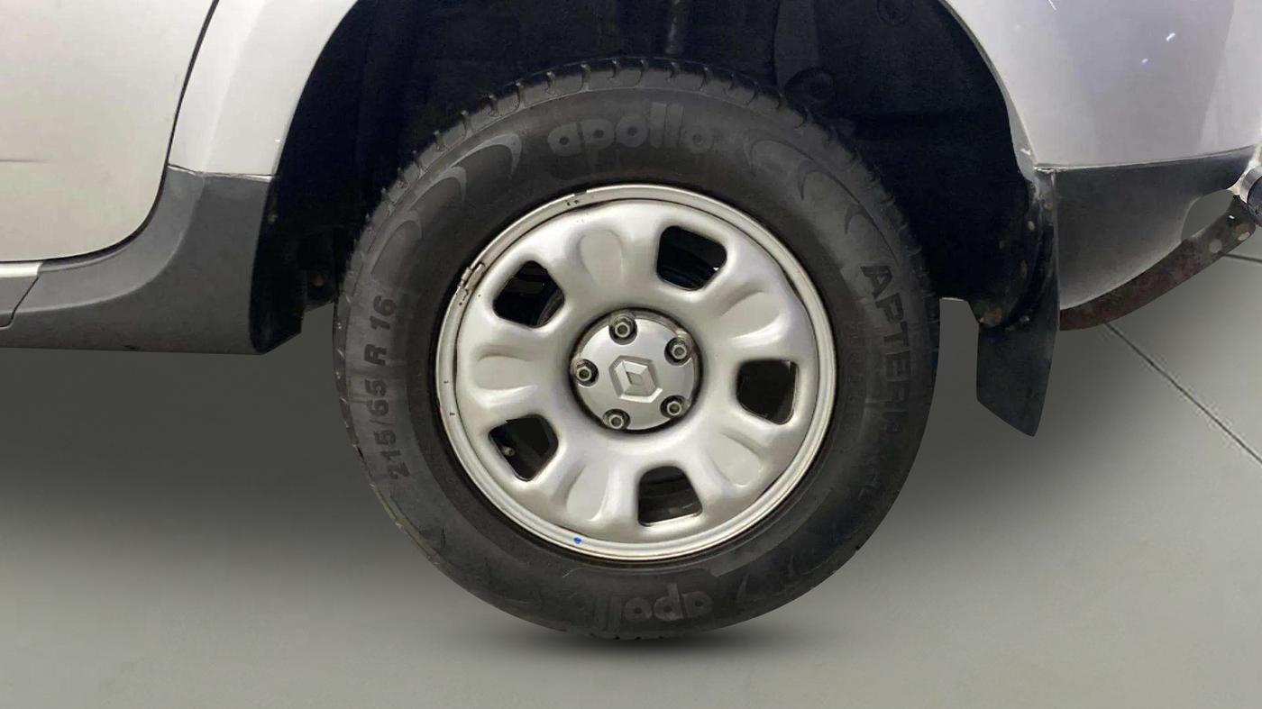 2015 Renault Duster RXL PETROL, Petrol, Manual, 14,748 km, Left Rear Wheel
