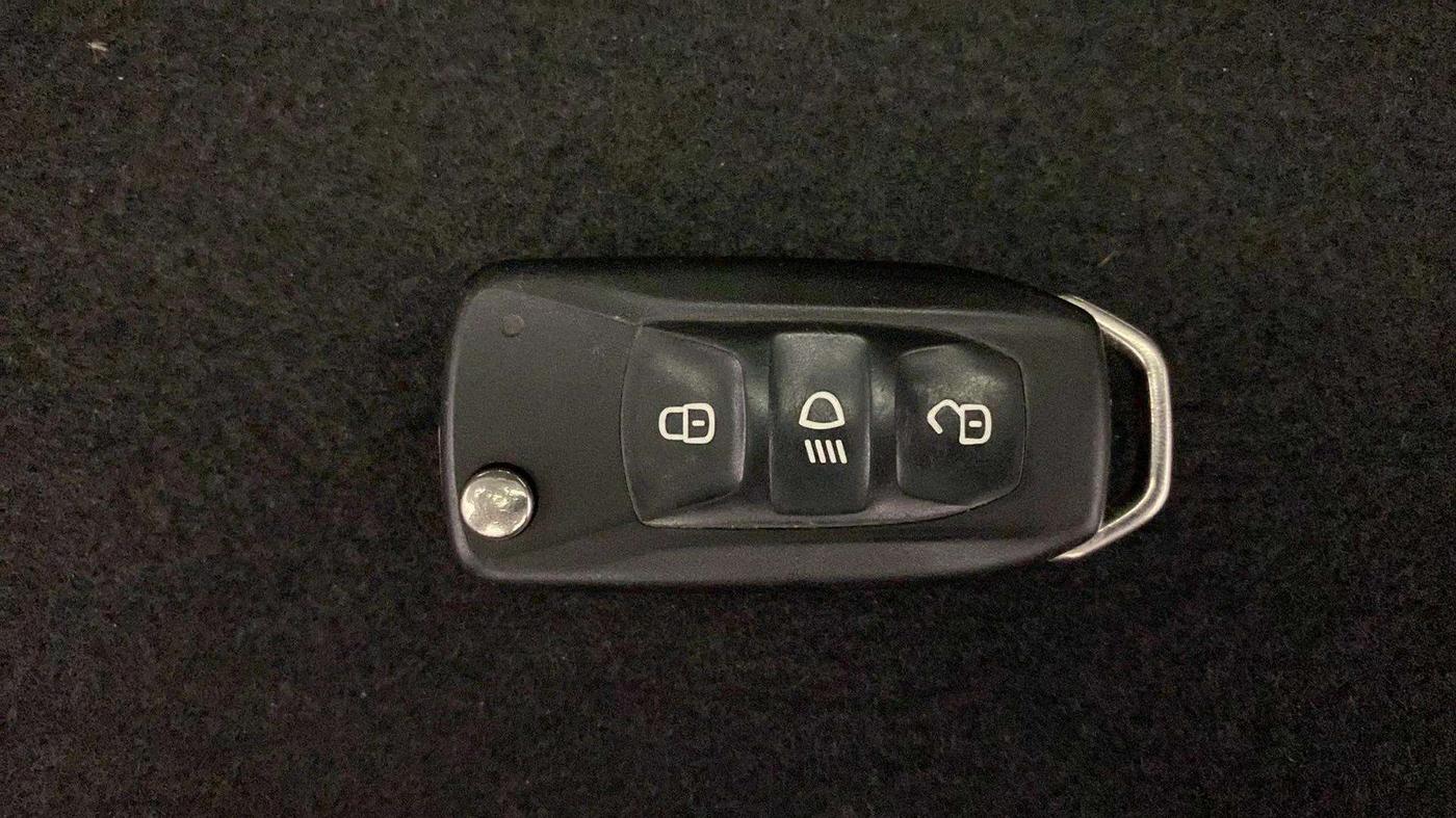 2019 Tata NEXON XT PLUS PETROL, Petrol, Manual, 20,977 km, Key Close Up