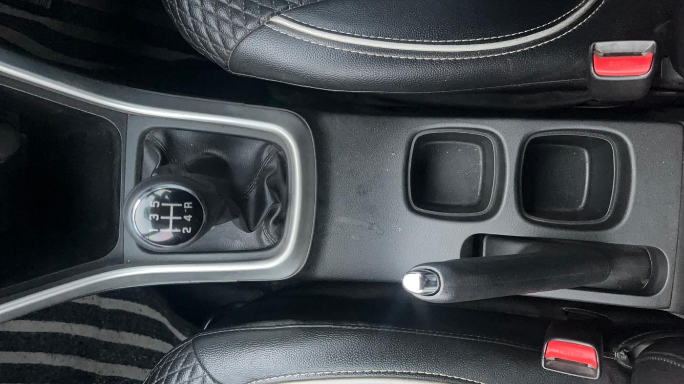 2017 Maruti S Cross ZETA 1.3, Diesel, Manual, 63,757 km, Gear Lever