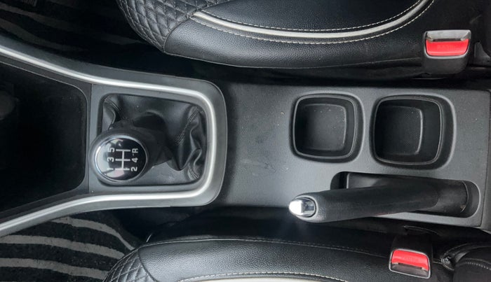 2017 Maruti S Cross ZETA 1.3, Diesel, Manual, 63,631 km, Gear Lever