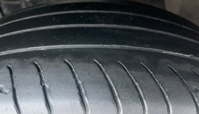 2017 Maruti S Cross ZETA 1.3, Diesel, Manual, 63,631 km, Left Front Tyre Tread