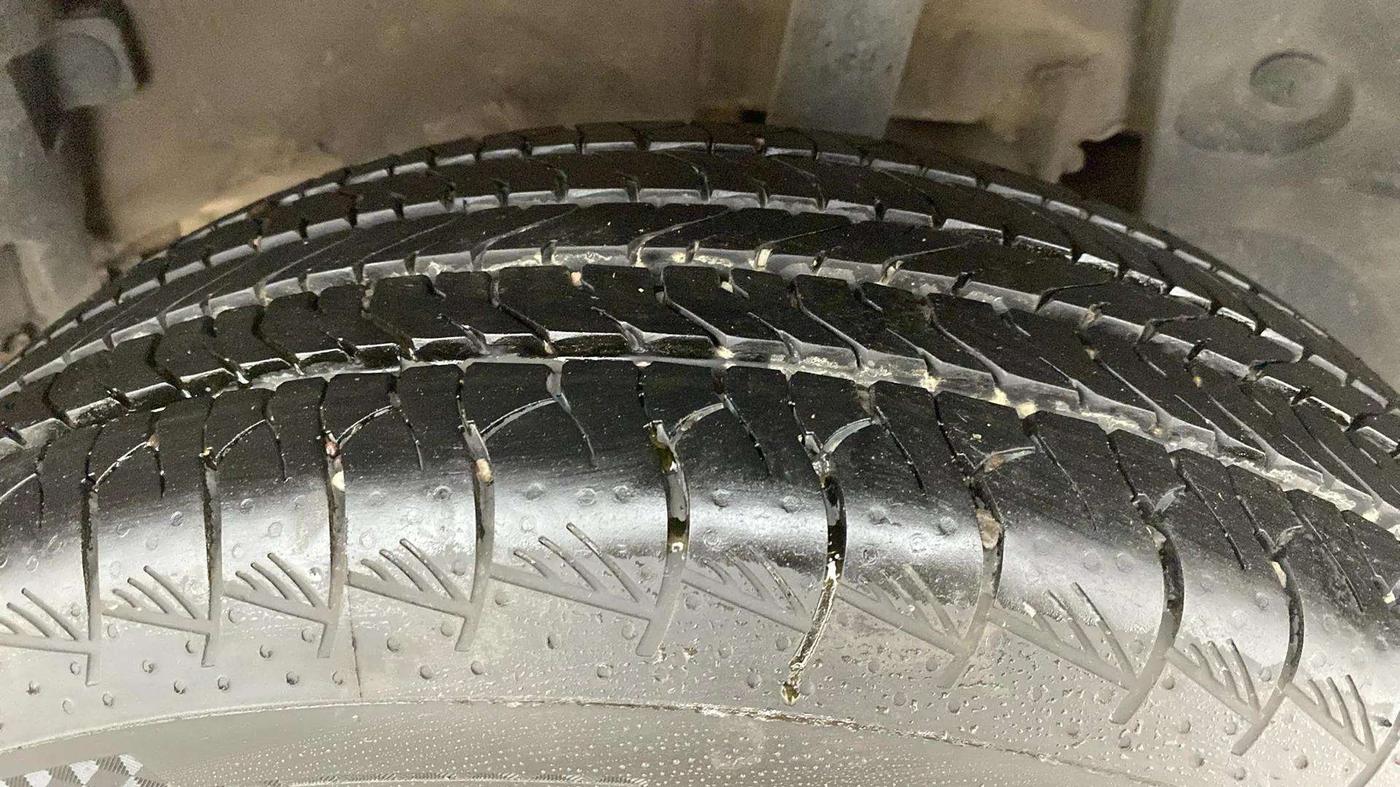 2020 Renault Duster RXZ 1.3 TURBO PETROL CVT, Petrol, Automatic, 56,420 km, Left Front Tyre Tread
