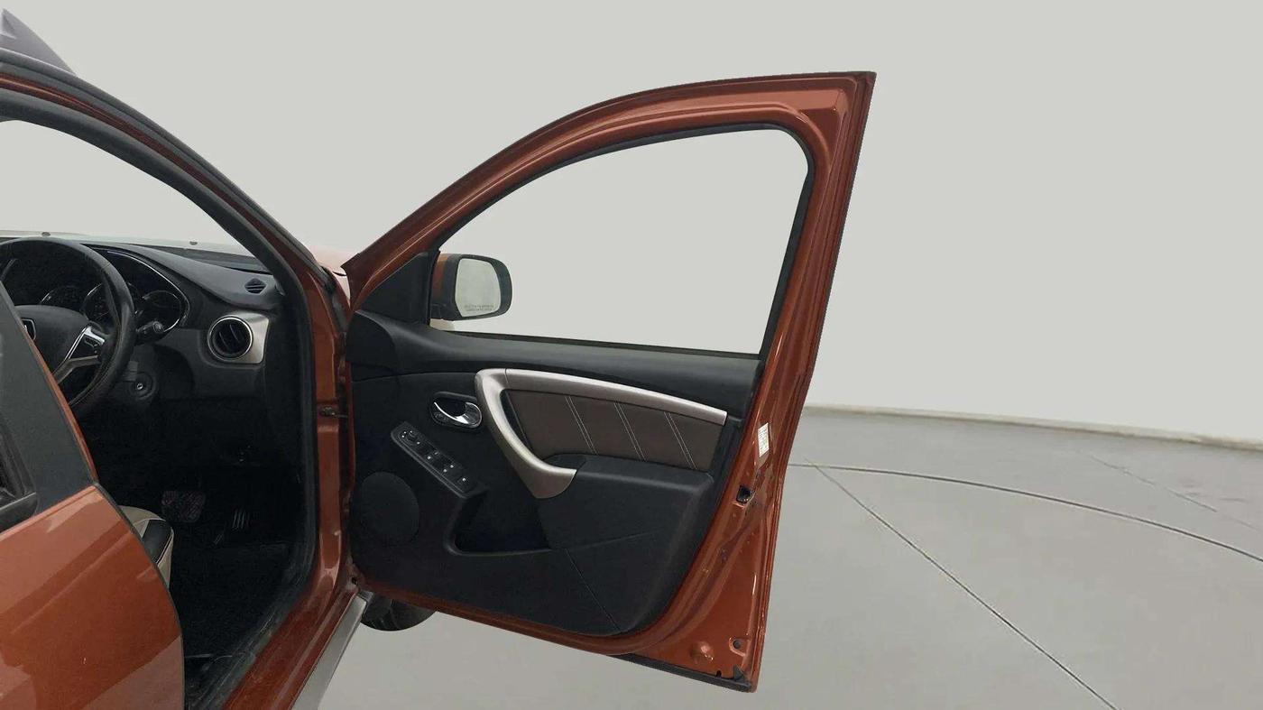 2020 Renault Duster RXZ 1.3 TURBO PETROL CVT, Petrol, Automatic, 56,420 km, RHS Front Door