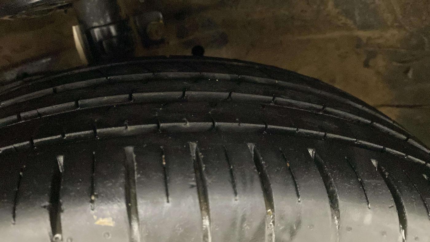 2018 Maruti Ciaz ALPHA 1.4 PETROL, Petrol, Manual, 84,347 km, Left Front Tyre Tread