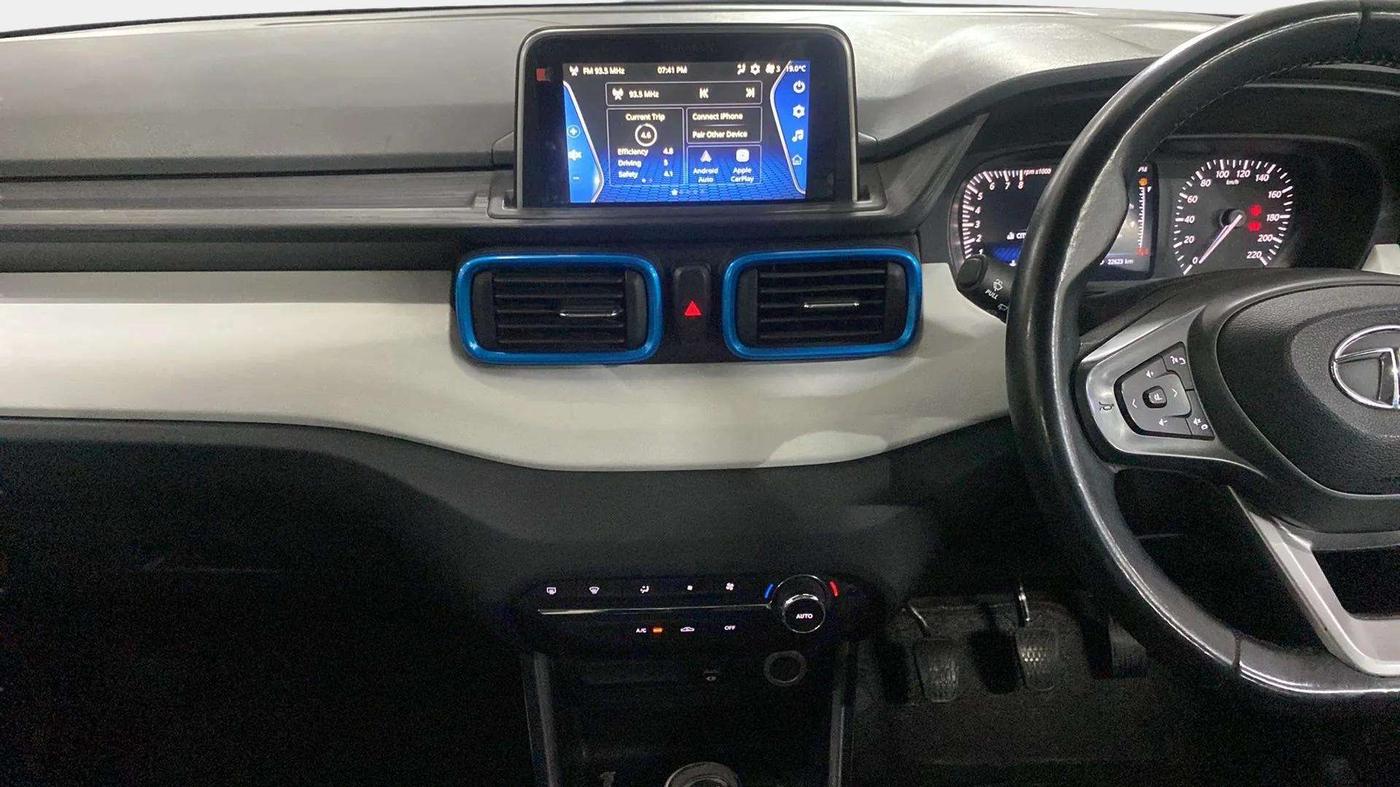 2021 Tata PUNCH CREATIVE  1.2 RTN DUAL TONE, Petrol, Manual, 22,630 km, Air Conditioner