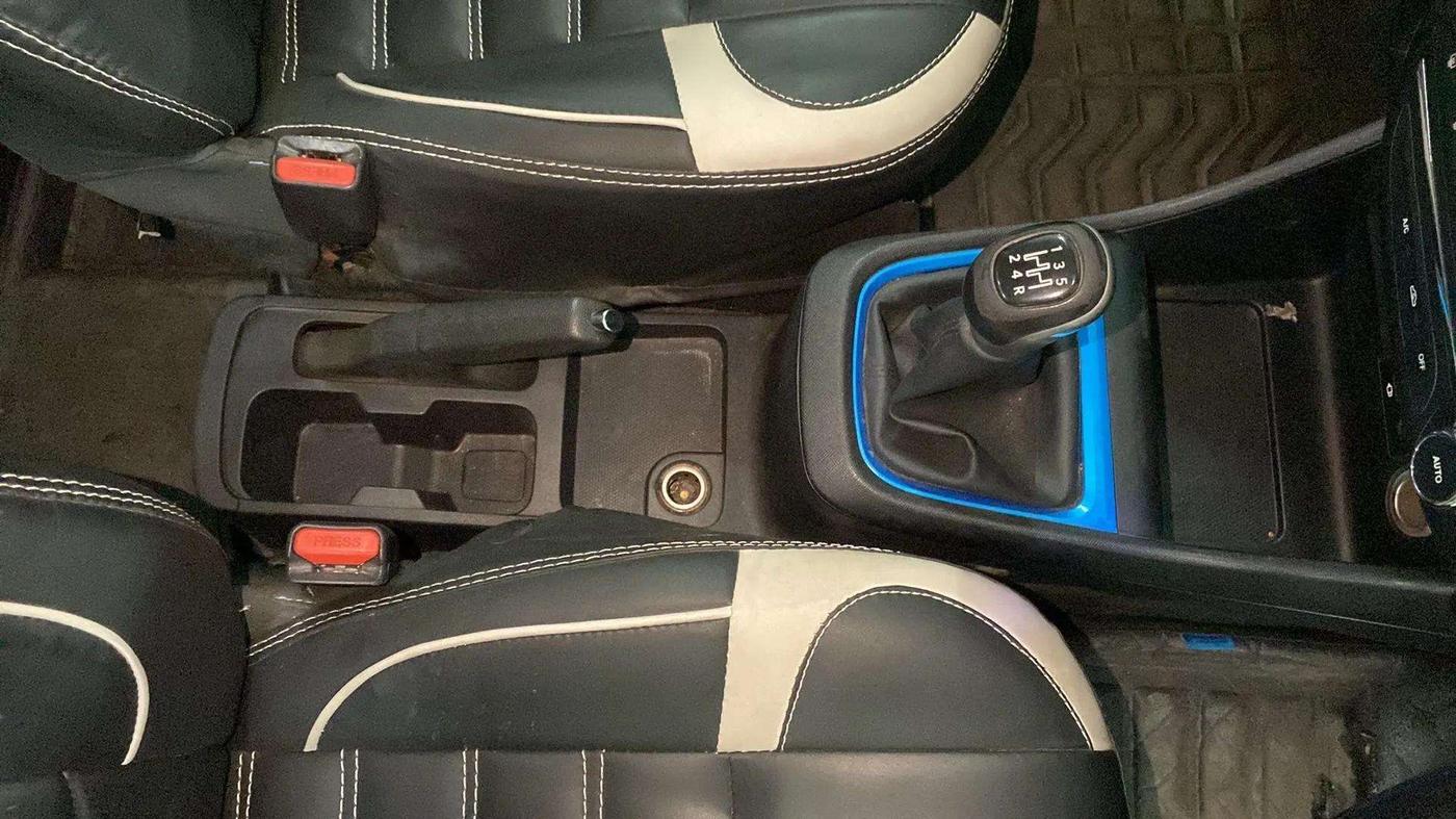 2021 Tata PUNCH CREATIVE  1.2 RTN DUAL TONE, Petrol, Manual, 22,630 km, Gear Lever