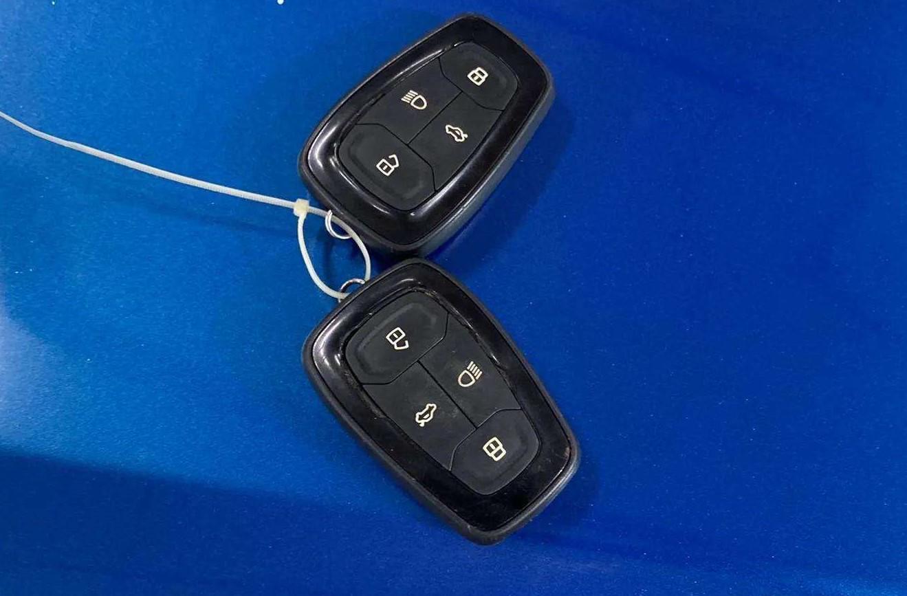 2021 Tata PUNCH CREATIVE  1.2 RTN DUAL TONE, Petrol, Manual, 22,630 km, Key Close Up