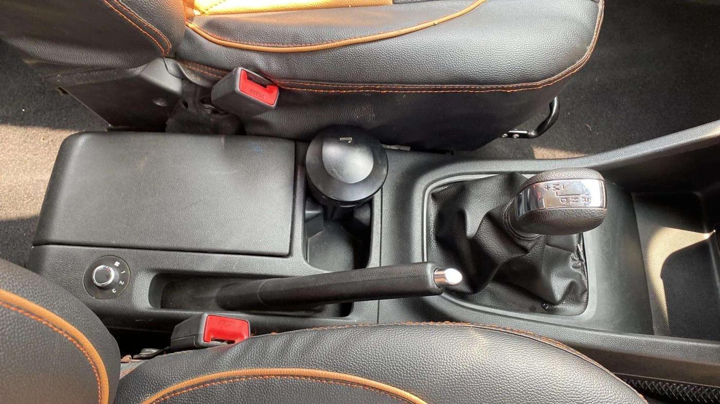2022 Renault TRIBER RXZ AMT, Petrol, Automatic, 26,618 km, Gear Lever