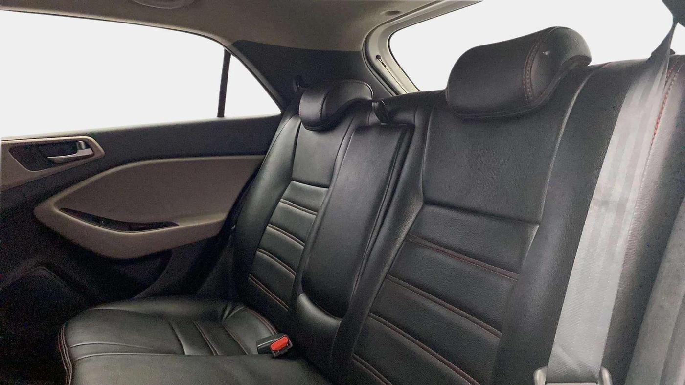 2018 Hyundai Elite i20 ASTA 1.2 (O), Petrol, Manual, 27,925 km, Right Side Rear Door Cabin
