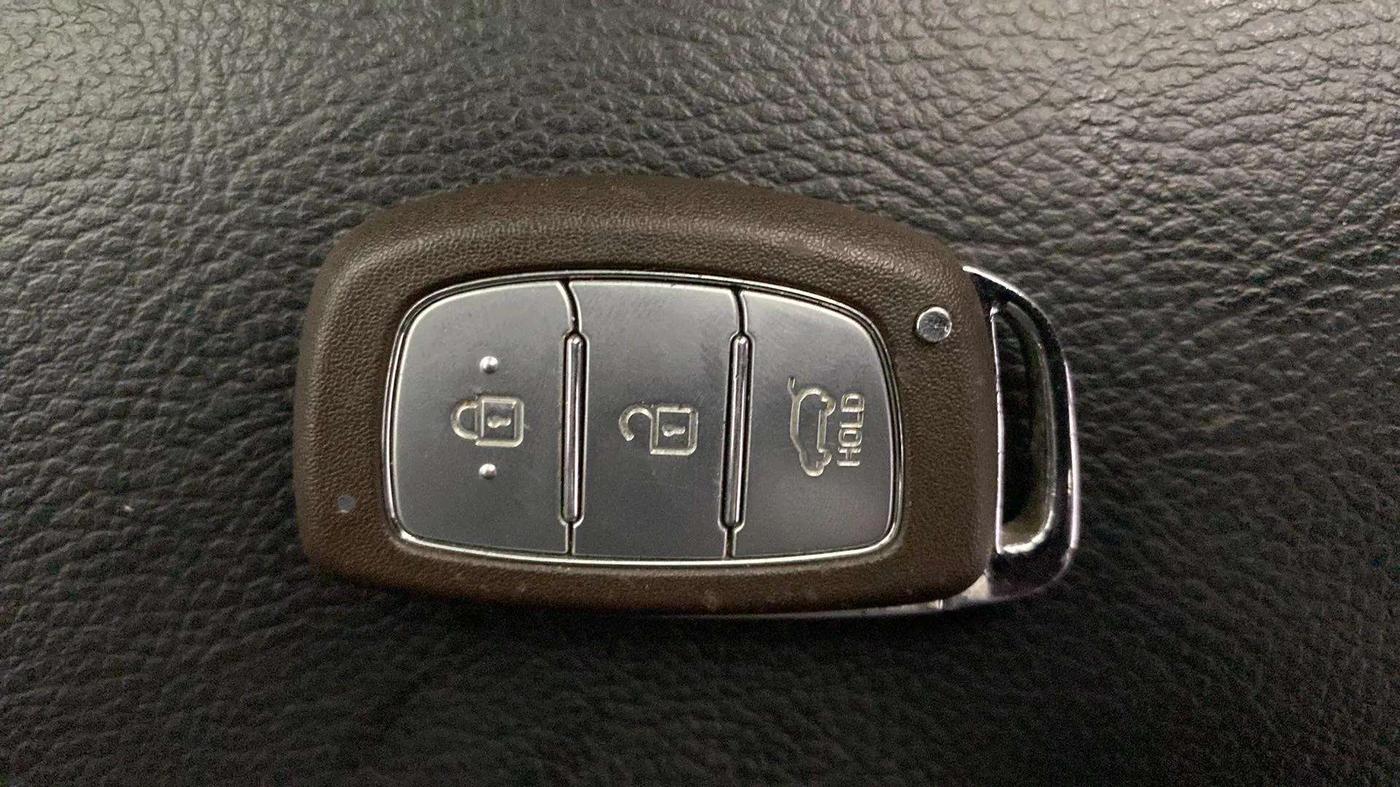 2018 Hyundai Elite i20 ASTA 1.2 (O), Petrol, Manual, 27,925 km, Key Close Up