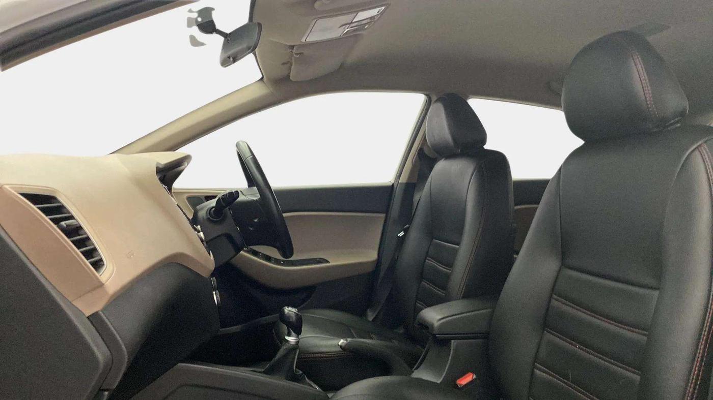 2018 Hyundai Elite i20 ASTA 1.2 (O), Petrol, Manual, 27,925 km, Right Side Front Door Cabin