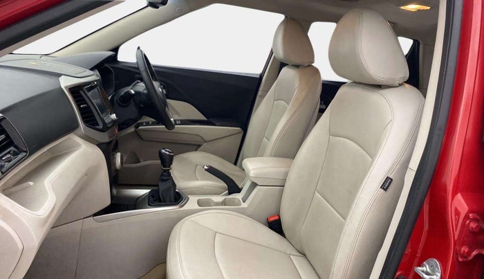 2021 Mahindra XUV300 W8 (O) 1.2 PETROL, Petrol, Manual, 27,218 km, Right Side Front Door Cabin