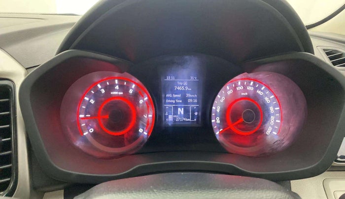 2021 Mahindra XUV300 W8 (O) 1.2 PETROL, Petrol, Manual, 27,218 km, Instrument cluster - Glass has scratches