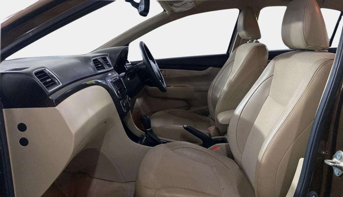 2015 Maruti Ciaz ZXI AT, Petrol, Automatic, 41,101 km, Right Side Front Door Cabin