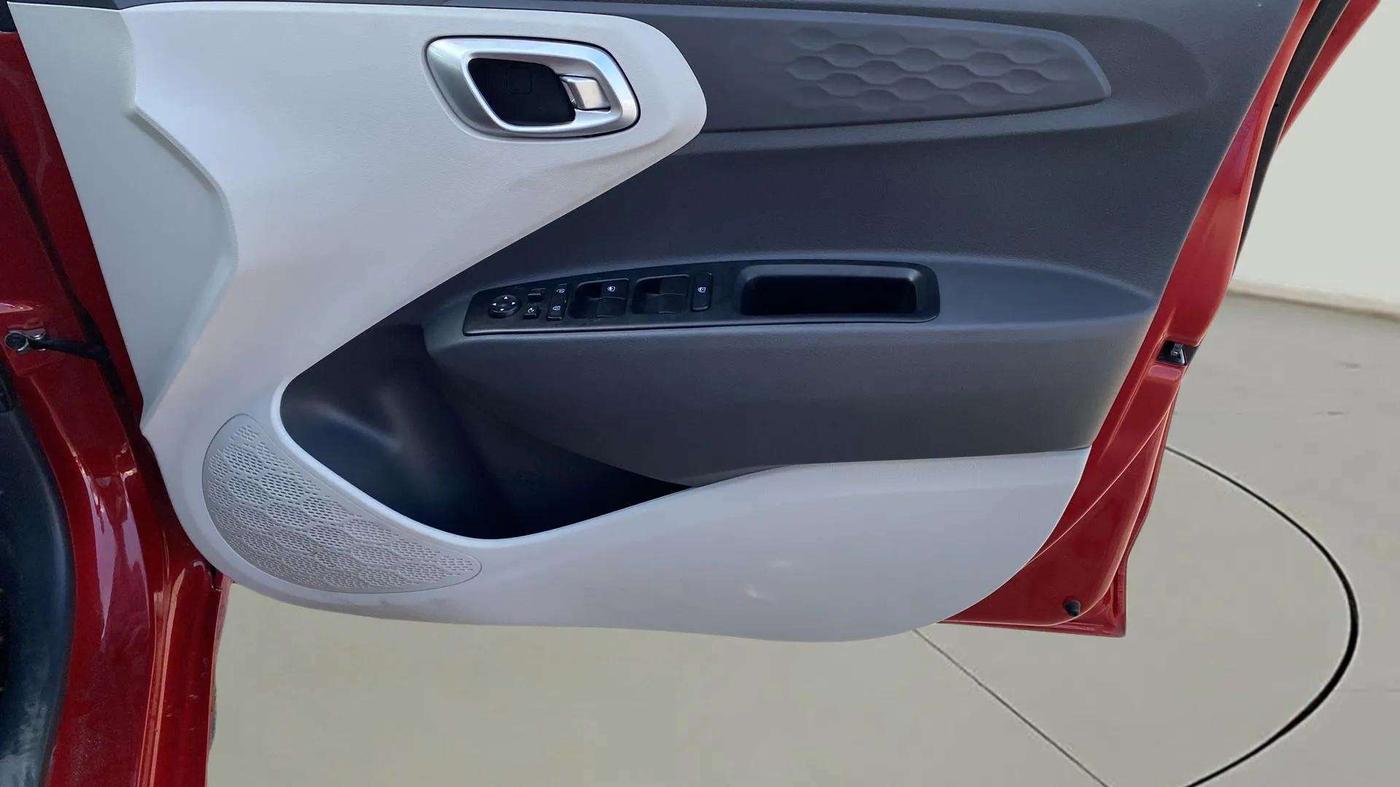 2023 Hyundai AURA SX PLUS 1.2 AMT, Petrol, Automatic, 10,604 km, Driver Side Door Panels Control