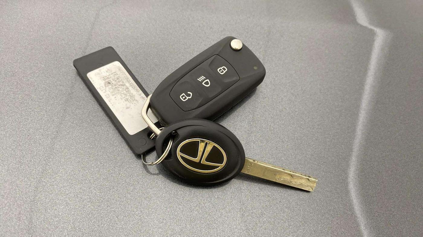 2023 Tata Tiago XZ PLUS CNG, CNG, Manual, 37,629 km, Key Close Up