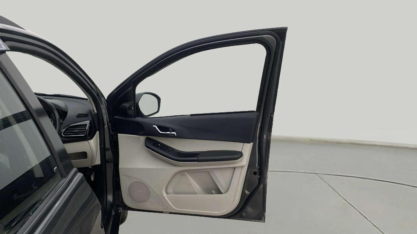2023 Tata Tiago XZ PLUS CNG, CNG, Manual, 37,629 km, RHS Front Door