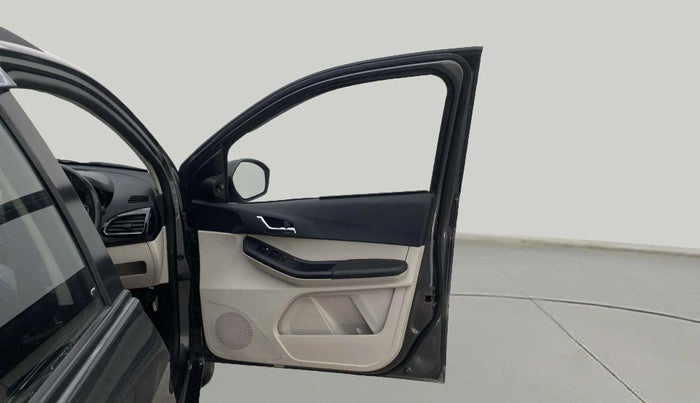 2023 Tata Tiago XZ PLUS CNG, CNG, Manual, 37,368 km, RHS Front Door