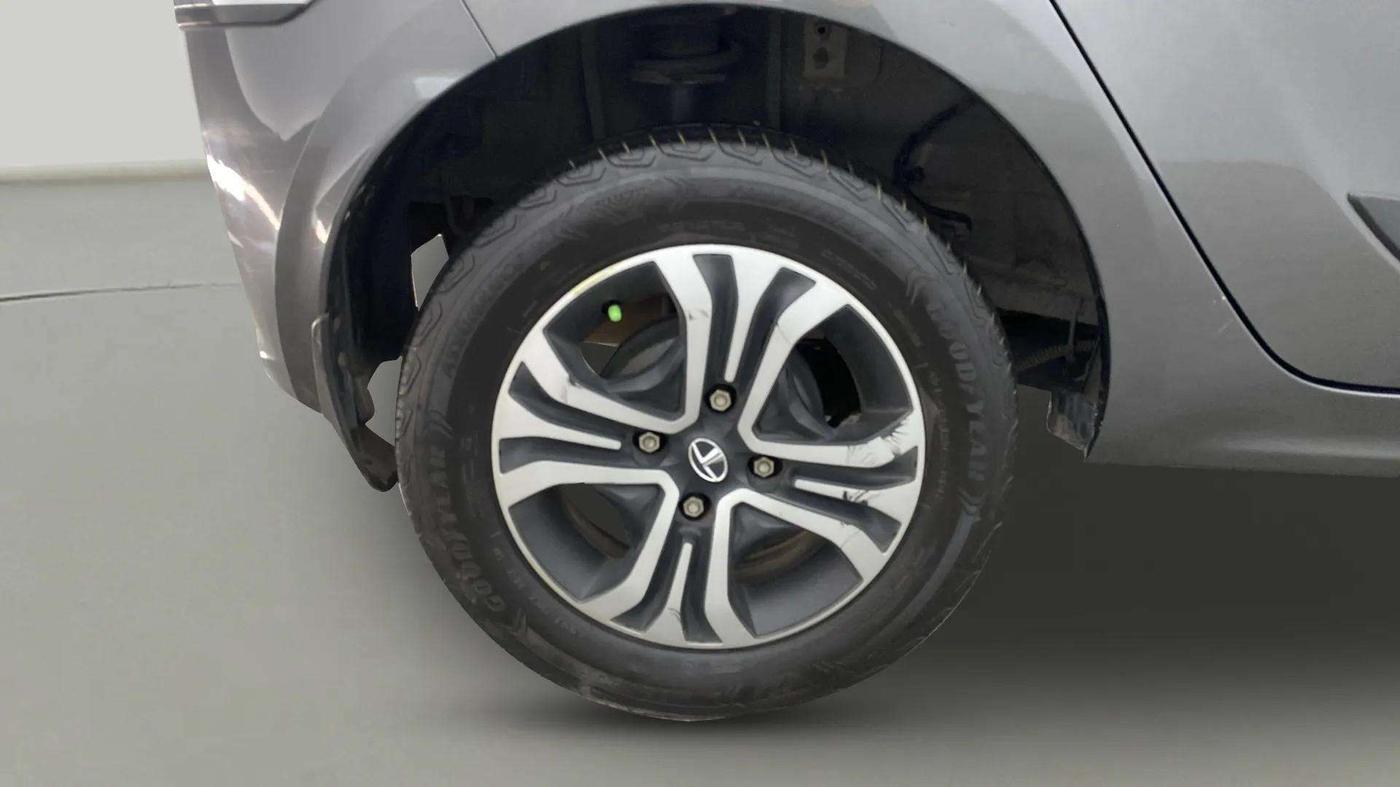 2023 Tata Tiago XZ PLUS CNG, CNG, Manual, 37,629 km, Right Rear Wheel