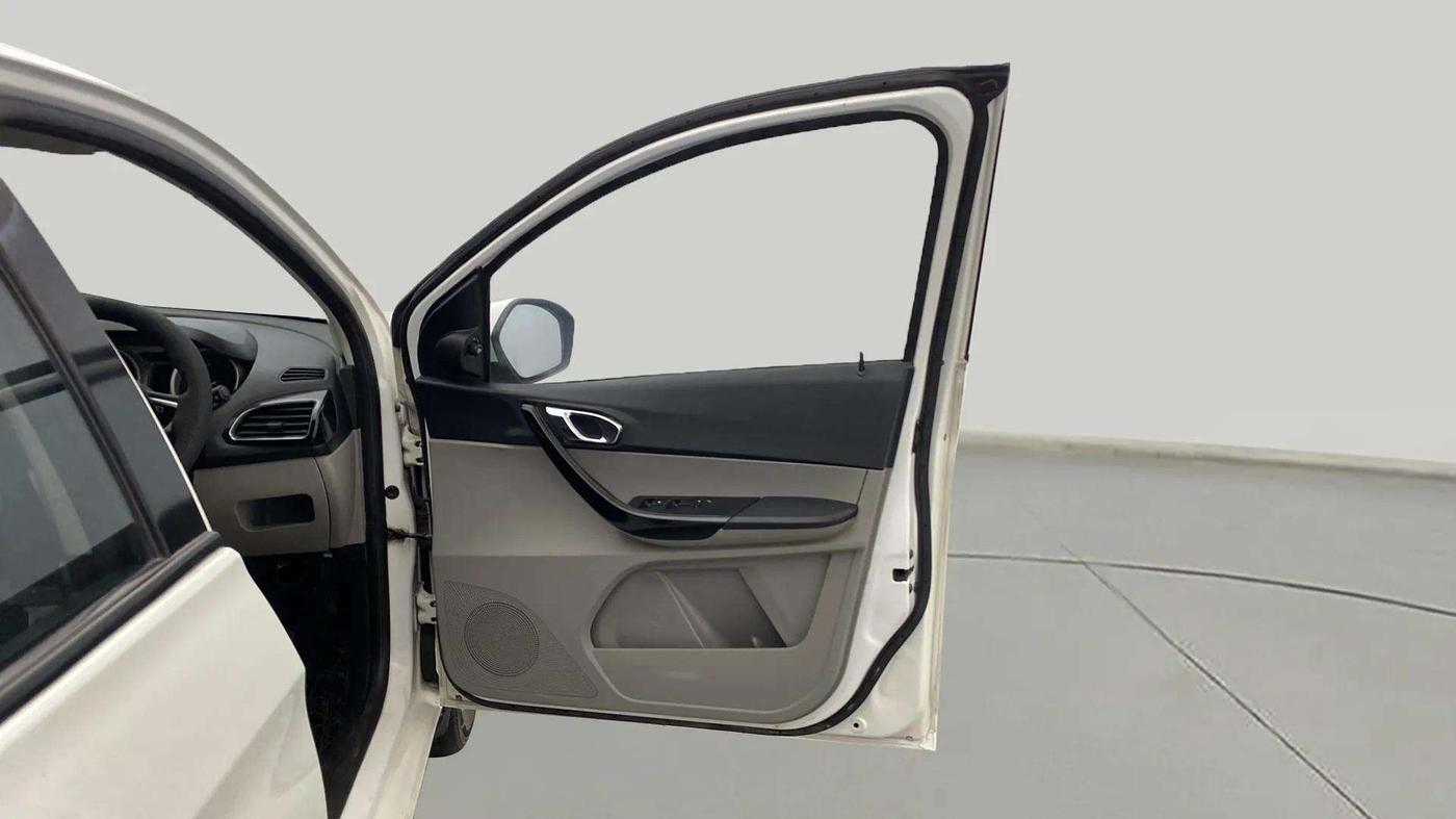 2017 Tata Tiago XZA PETROL, Petrol, Automatic, 72,447 km, RHS Front Door