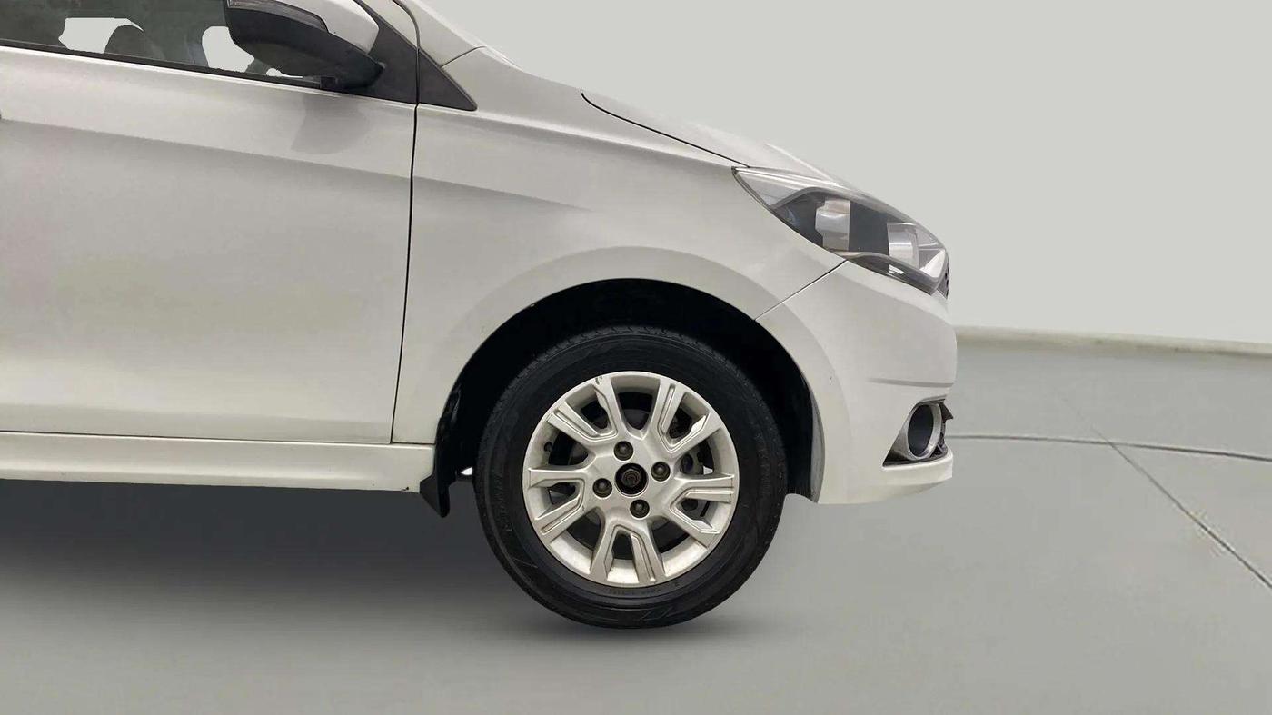 2017 Tata Tiago XZA PETROL, Petrol, Automatic, 72,447 km, Right Front Wheel