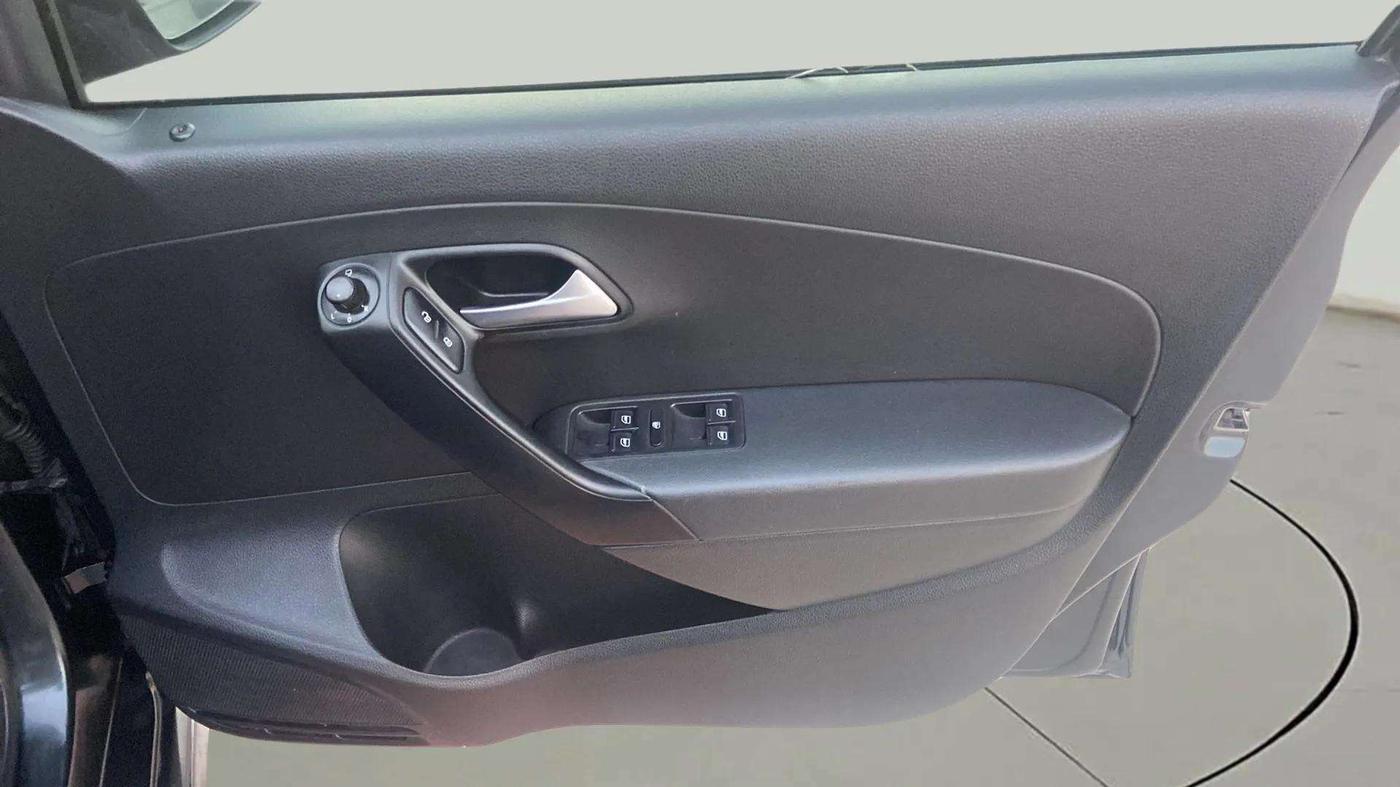 2020 Volkswagen Polo HIGHLINE PLUS 1.0, Petrol, Manual, 71,880 km, Driver Side Door Panels Control
