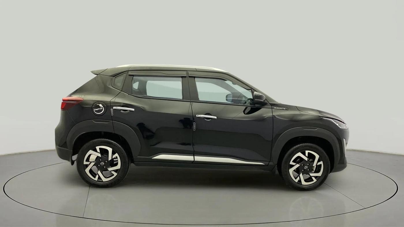 2022 Nissan MAGNITE XV MT, Petrol, Manual, 27,763 km, Right Side View
