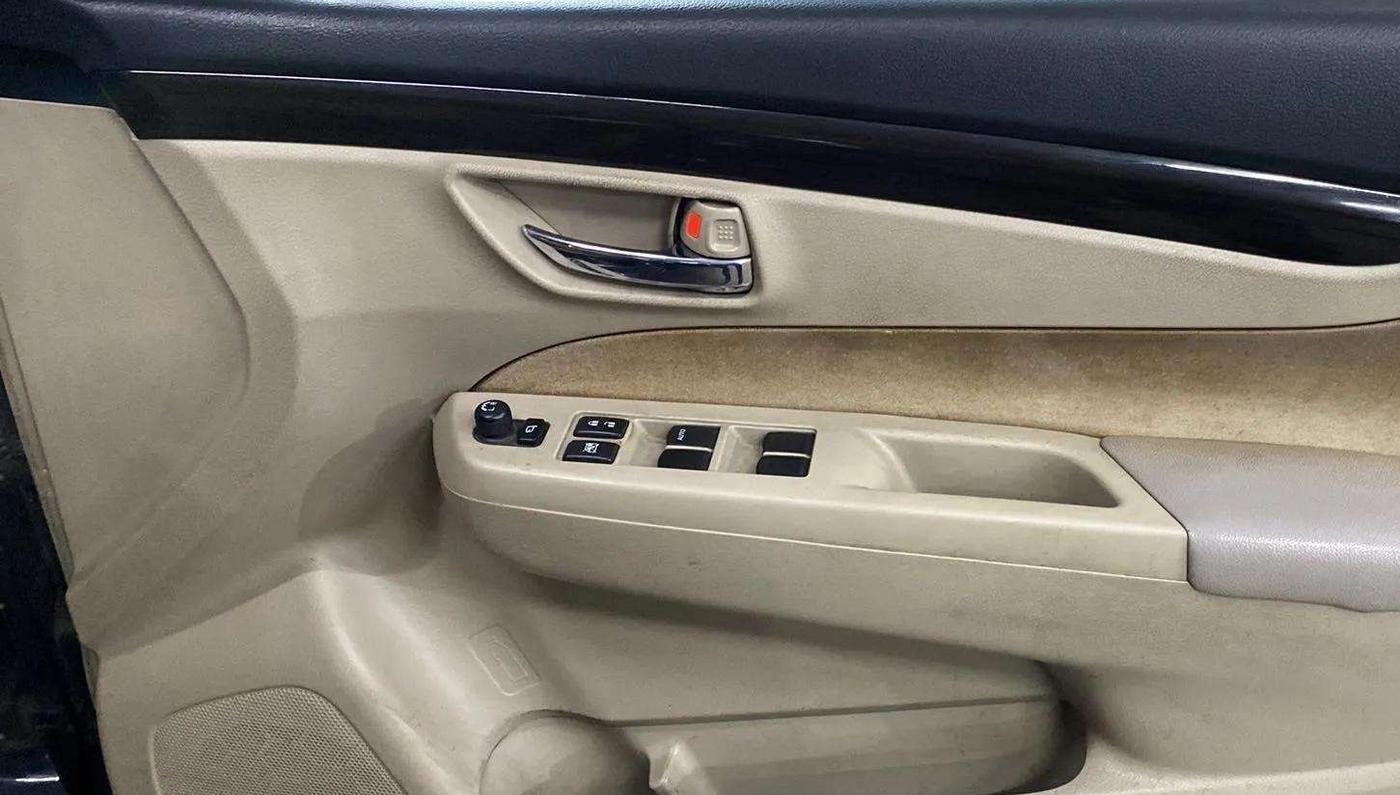 2015 Maruti Ciaz ZXI, Petrol, Manual, 53,361 km, Driver Side Door Panels Control